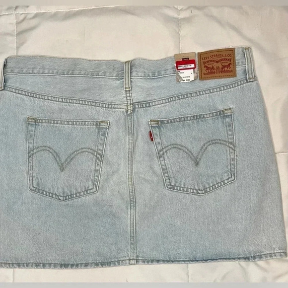 Levi's Women's Twisted Icon Skirt - Picture 6 of 8